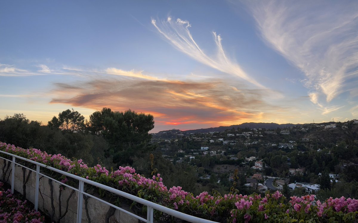 SaraHonchar's tweet photo. The Franklin Fire smoke reminding all of us of its fury tonight at sunset. https://t.co/BxjNb3qqtD