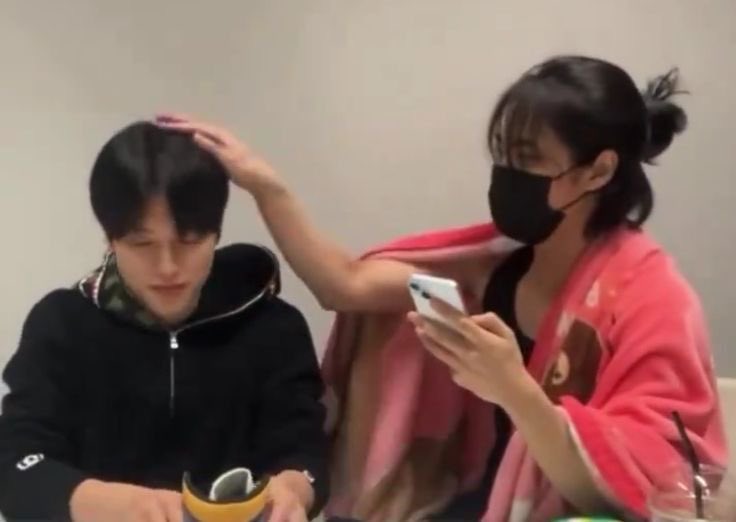 wooyoung being seonghwas babycat - a mini 🧵 bec seonghwa treats wooyoung like his baby