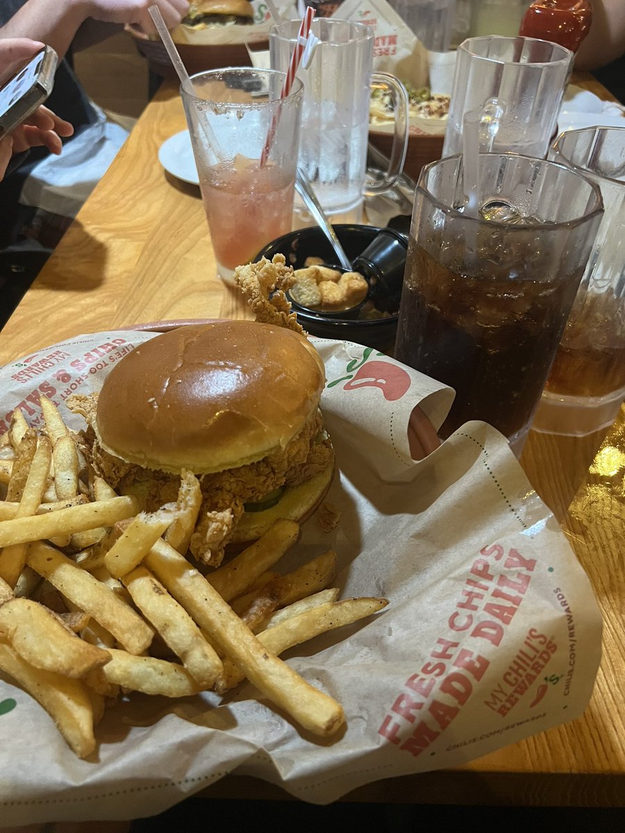 MattThruster's tweet photo. This and some butt.
#3forme #chilis https://t.co/s4rtxWBIWE