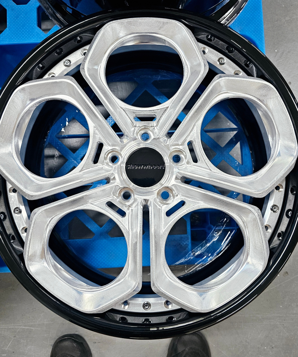 showwheels's tweet photo. Stay tuned for an up-close look at these "insane" Dial wheels! 🔥
Contact us for your own set of Showwheels.
#showwheels #billetwheels #customwheels #forgedwheels #deepdishwheels #hotrods #protouring #restomod #showcar #showcars https://t.co/8igUIDQHI4