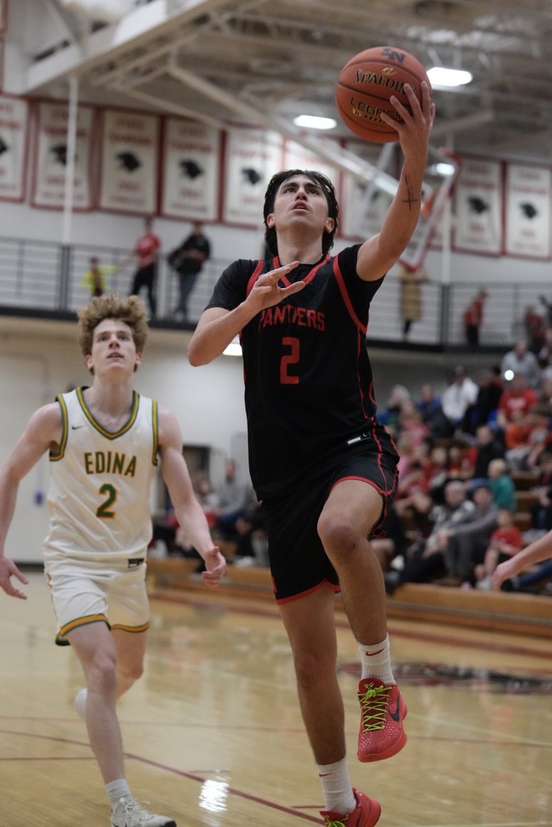 chronicleMN's tweet photo. Panthers roll past the Edina Hornets at home!  @LNHoopsOx @LNHS_Panthers https://t.co/tFqDXnSy1w