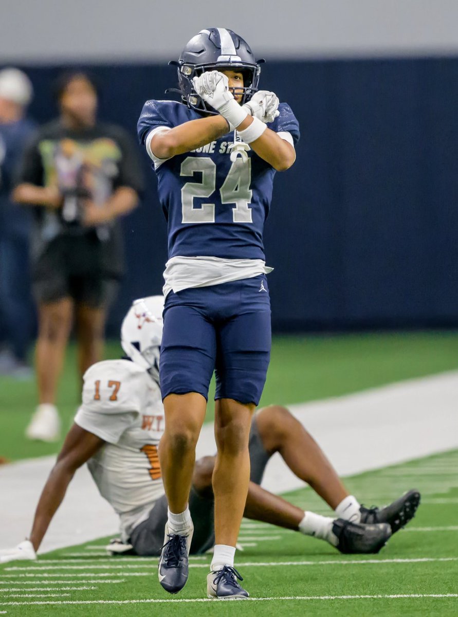 santoniomartin_'s tweet photo. Junior SZN Highlights!!!
5 games played
6’1, 175lbs
-2 INT (1 return for 58 yd td)
-3 PBU 
-7 Tackles 
@drkharp @LSHS_FBRecruits
@CoachJRayburn @CoachHoneyBear1
@coach_johnson05 @KyleMossakowski 
https://t.co/wTALWDjG5w https://t.co/YHyDoALPKn