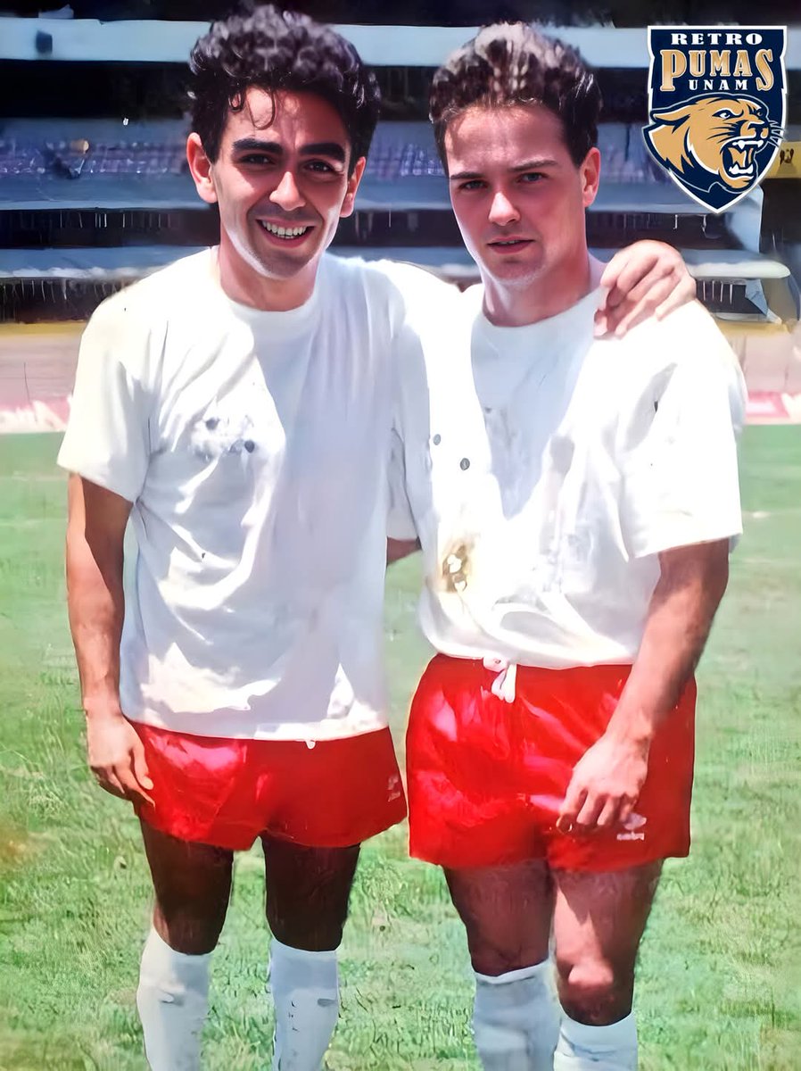 Retropumasunam's tweet photo. Ahora que se habla tanto de la poca producción de canteranos en Pumas, recordar a jugadores como @dapaov y @GarciaPosti  deja en claro que de ahí surgieron camadas que tambiénm nutrieron a la selección nacional. https://t.co/dLXefiO3OQ