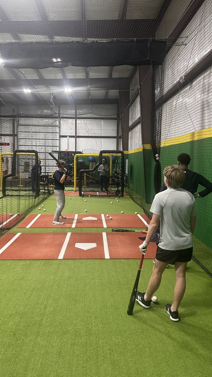 Effort 🤝🏽 desire. These 2027s are gonna get keys to the Barn! Keep getting 1% better daily and building this thing up! #wework #nextup <a href="/ntlbaseball/">NTLBC</a>
