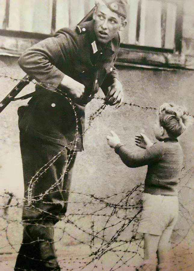aftahi_ai's tweet photo. 14. Incredible Photograph Of A German Soldier Going Against Direct Orders To Help A Young Boy Cross The Newly Formed Berlin Wall After Being Separated From His Family, 1961 https://t.co/YP2sUQujTi