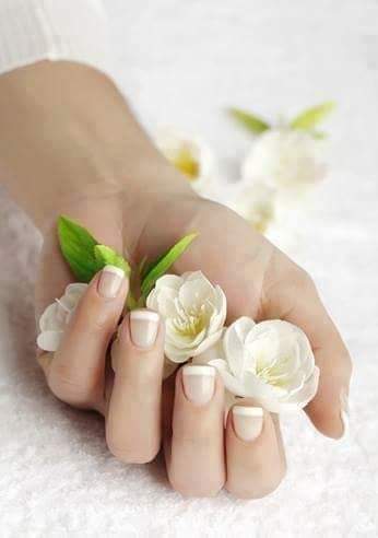 خوبصورت لوگوں کے ساتھ تعلق قائم کریں

ایسے لوگ جو اپنے الفاظ میں نفاست رکھتے ہیں،
جو اپنے غصے میں بھی شائستہ ہوں،
اور اختلافات کے باوجود بھی آپ کے لیے اپنا تعلق برقرار رکھیں۔

ایسے لوگ جو جانتے ہوں کہ ناراضگی ایک الگ چیز ہے اور اپنے فرائض کو پورا کرنا ایک الگ بات۔