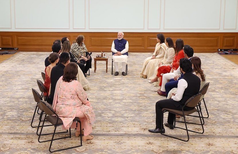 RKs_Tilllast's tweet photo. THE KAPOOR'S with PM #NarendraModi ji 🔥 https://t.co/1k97bZ8Glr