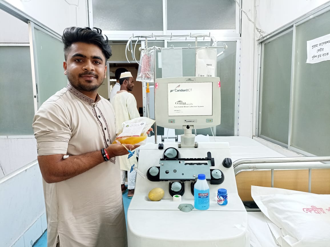 নিঃস্বার্থভাবে মানুষের পাশে মানবিক হারুন মল্লিক