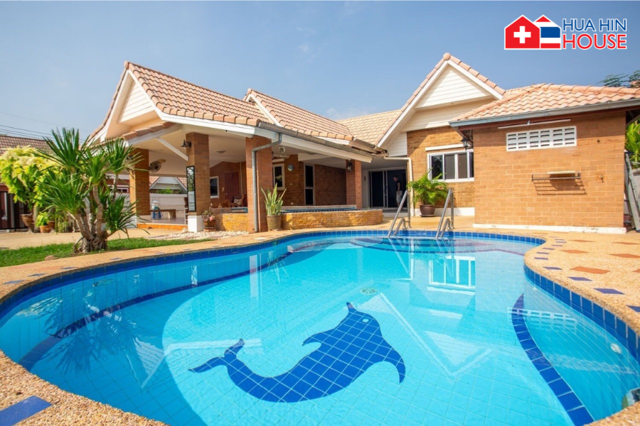 Swissthaipro's tweet photo. Traumhafte private Villa in #HuaHinImmobilien! 🏡 Mit privatem Salzwasserpool, 3 Schlafzimmern, 2 Küchen und vielen Annehmlichkeiten. 
🌟 Perfekt für Entspannung und Unterhaltung! 
Möchten Sie mehr erfahren?  https://t.co/EGpJZhcQ6D
 #HuaHin #Villa #Immobilien https://t.co/MLiL1i1728