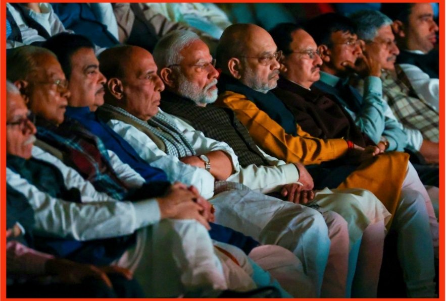 RNankit3335's tweet photo. Whole country is burning but bro chose to watch a film with his squads over all these...it's His choice🙂
#manipurisburning #jhansimedicalcollege 
#kolkatarapecase https://t.co/KDfmm87Q0N