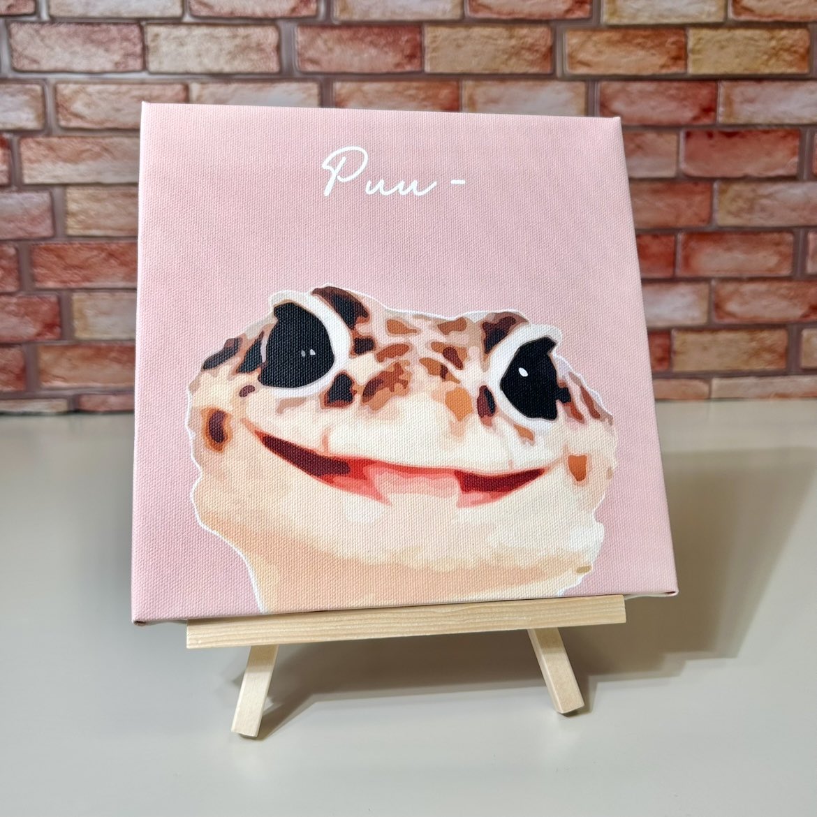 REPTILESTYLE_'s tweet photo. 【オーダーメイドペットアートのご紹介】✨

今回作成したのは「Puu-」ちゃんのアートです！
にっこりとした笑顔と独特な模様が魅力的で、見ているだけで癒される一枚に仕上がりました🐾💕

あなたの大切な家族の姿を特別なキャンバスに。

#REPTILESTYLE #ペットアート  #レオパ #爬虫類 #レプスタ https://t.co/rHXuOzd1di