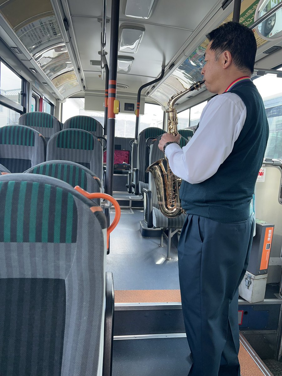 実は映像制作は副業でして、本業は路線バスの運転手をやっています。

依頼があれば休みを取って撮影しています。

この夏から20年ぶりにアルトサックスの練習を再開したわけですが、運転手の仕事って拘束が長い割には休憩も長い。
今日なんか２時間の休憩が2回もあって時間を持て余します。