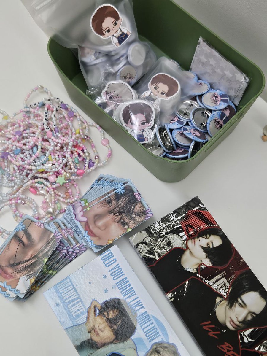 softlyrkn's tweet photo. thank u so much sa mga pinagpagawaan ko ng freebies for enhypen x dunkin 

@jjaaamyeon for designing the banners 🧡
@zhoumeilan_ for making my braceletsa 🧡
@chinguprintsphl  banners &amp; photocards 🧡
@dezistudios @0925studio stickers &amp; button pins 🧡

꒰⁠⑅⁠ᵕ⁠༚⁠ᵕ⁠꒱⁠˖⁠♡ https://t.co/dKDE13kV50