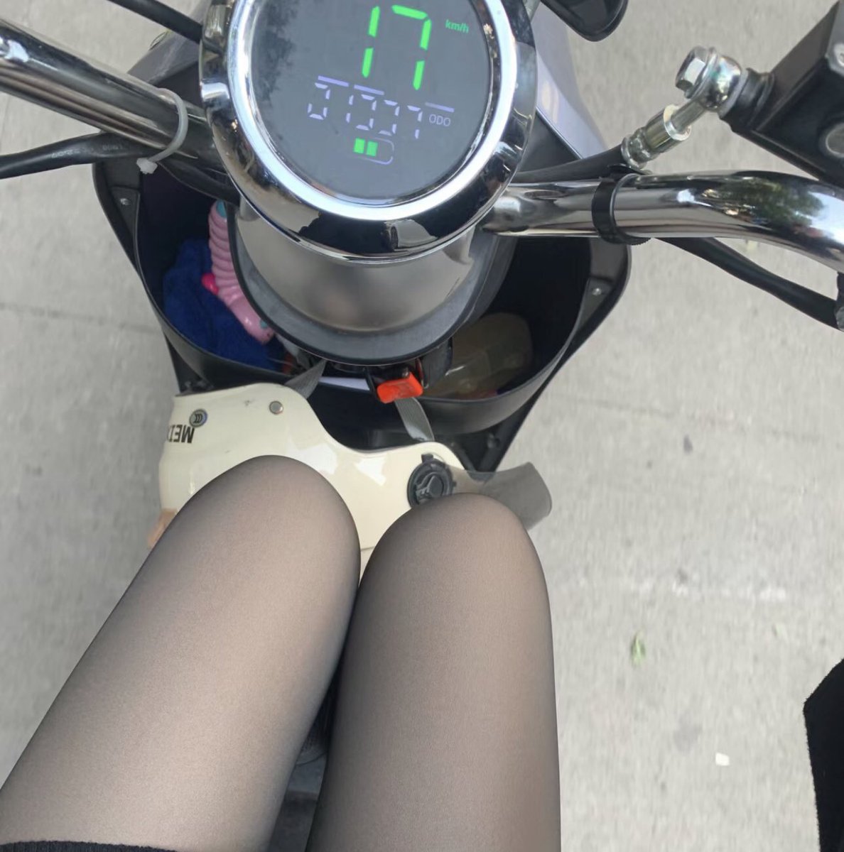 想约人妻的可以私信，这周有空。有情趣姿势多会玩，接受单约调教。