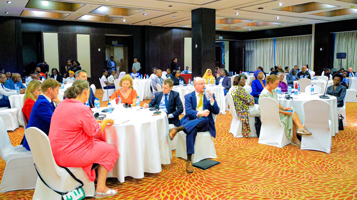 SwedeninTZ's tweet photo. “We reaffirm our solidarity, determination, and full support to contribute to a peaceful, prosperous, and democratic Tanzania.”

🇸🇪 @SweAmbTZ H.E. Charlotta Ozaki Macías @humanrightstz LHRC’s Commemoration of International #HumanRightsDay https://t.co/AUm0FsMrCY