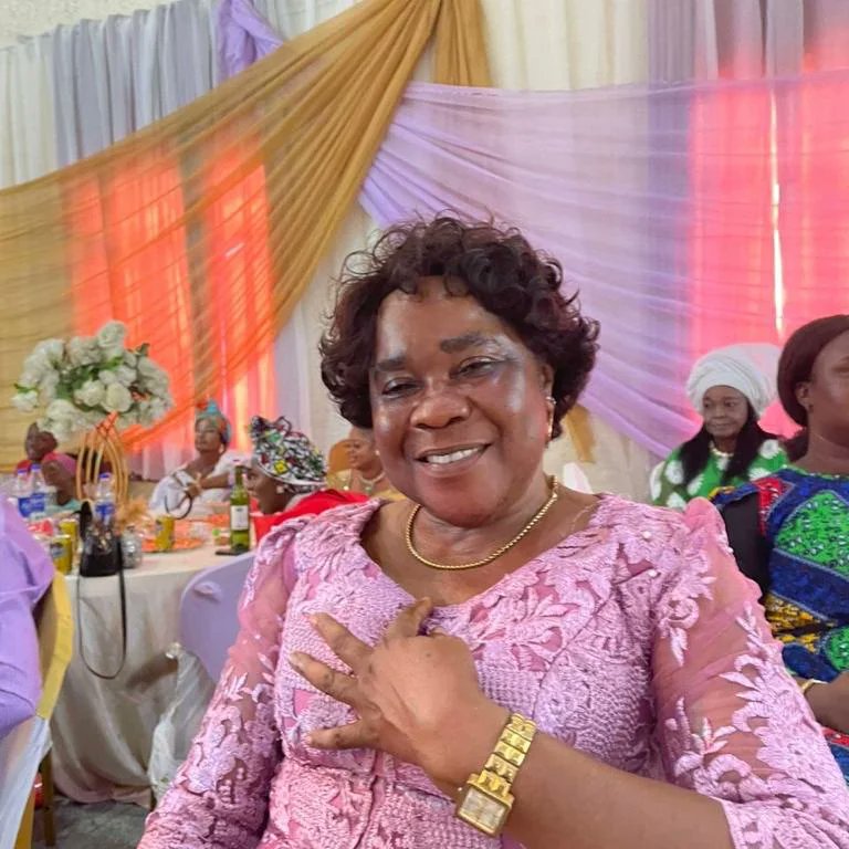 Happy Birthday to the most selfless, loving, and incredible mum in the world
 
Today marks a special day to celebrate you and all the joy, love, and wisdom you bring to our lives. Here's to another year of love and laughter

 I love you, Mum.

HAPPY BIRTH ANNIVERSARY 😊