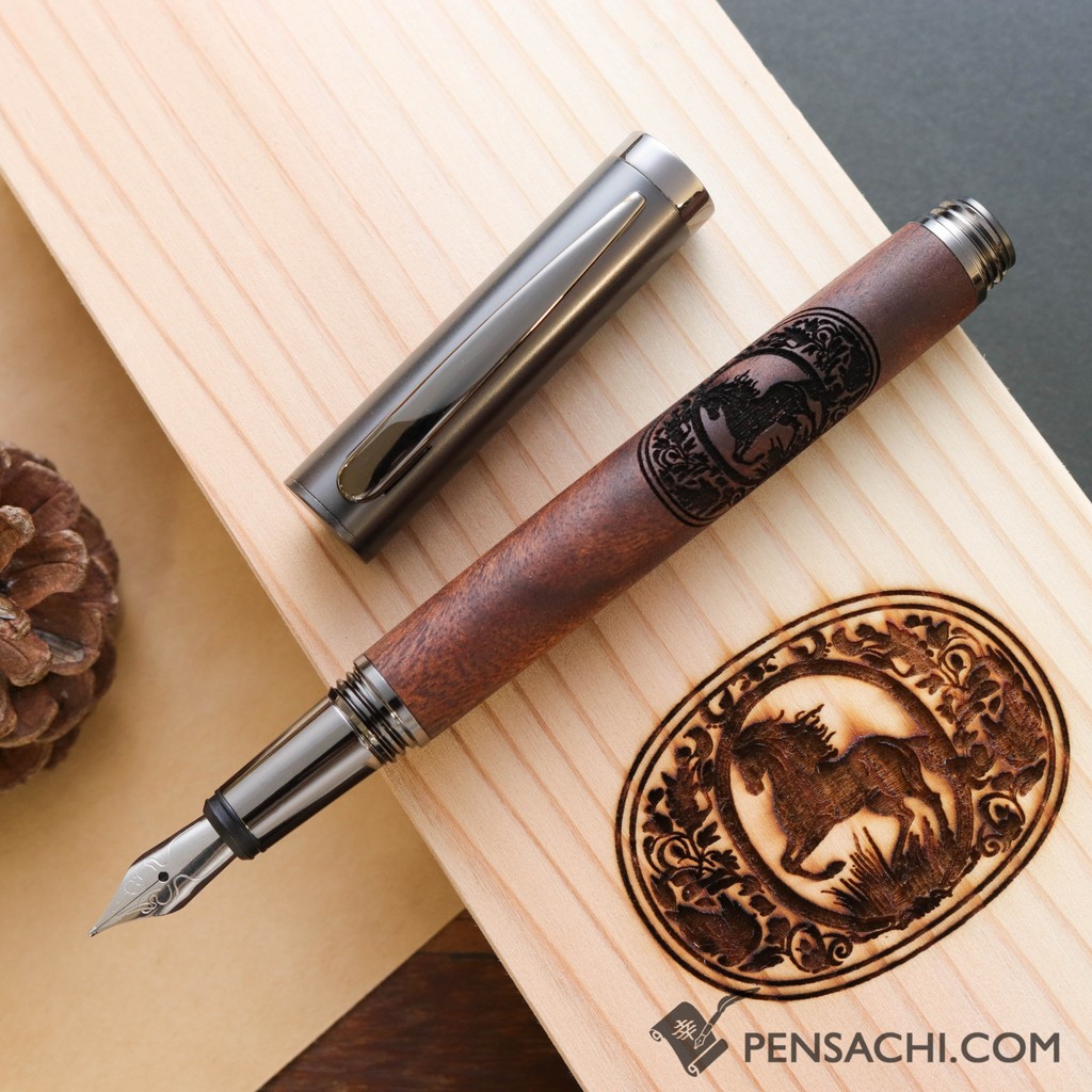 pen_sachi's tweet photo. Item in frame:
🔺Pen_Saloon Equestrio Fountain Pen
Body Color: Brown
Nib: Stainless steel
#pensachi #fountainpen #equestrio #woodenpen #woodenfountainpen #fpgeeks #fpn #fountainpenaddict #fountainpennetwork #horse #stationery #stationeryaddict #wrtiting #Füllfederhalter https://t.co/xOer9ODXUz