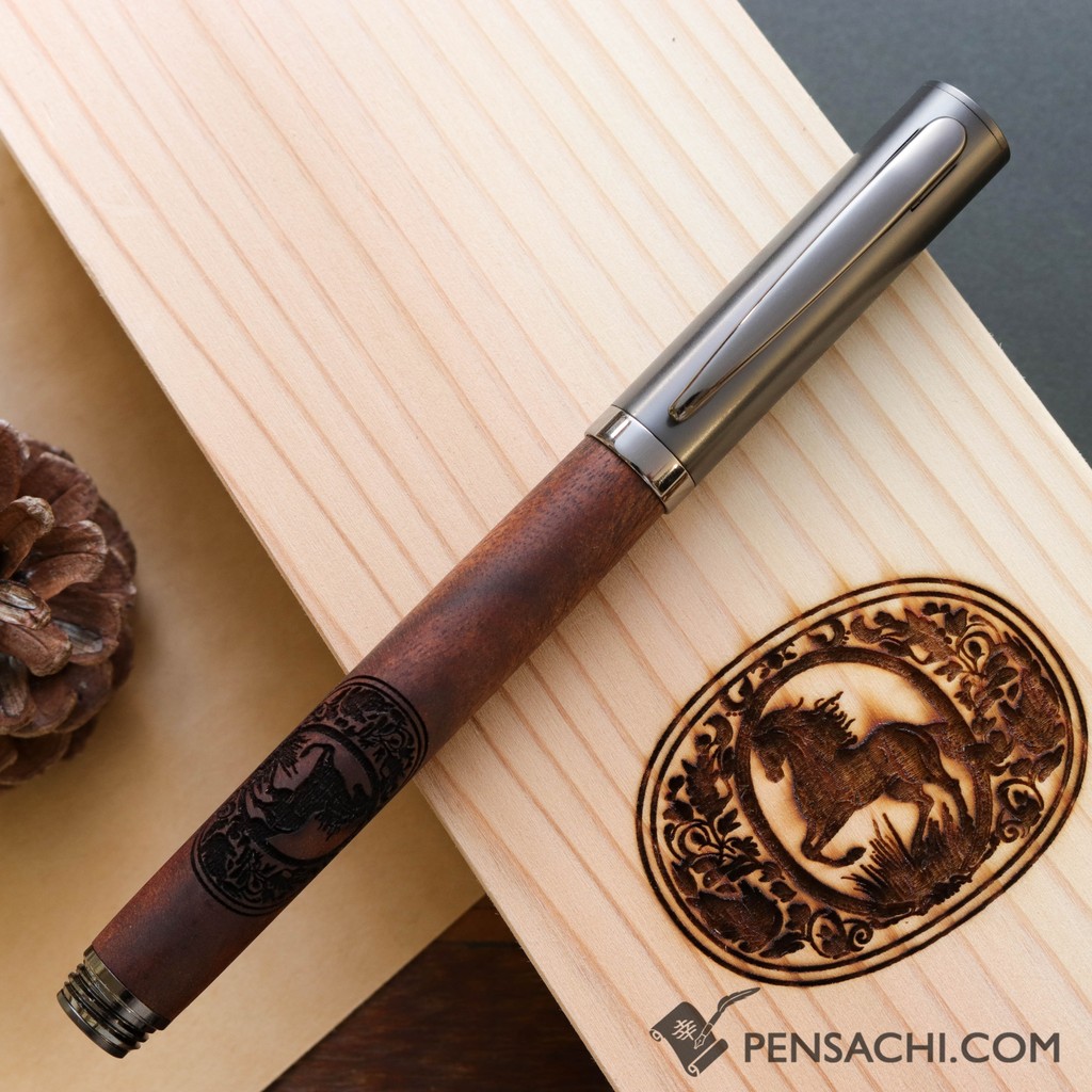 pen_sachi's tweet photo. Item in frame:
🔺Pen_Saloon Equestrio Fountain Pen
Body Color: Brown
Nib: Stainless steel
#pensachi #fountainpen #equestrio #woodenpen #woodenfountainpen #fpgeeks #fpn #fountainpenaddict #fountainpennetwork #horse #stationery #stationeryaddict #wrtiting #Füllfederhalter https://t.co/xOer9ODXUz