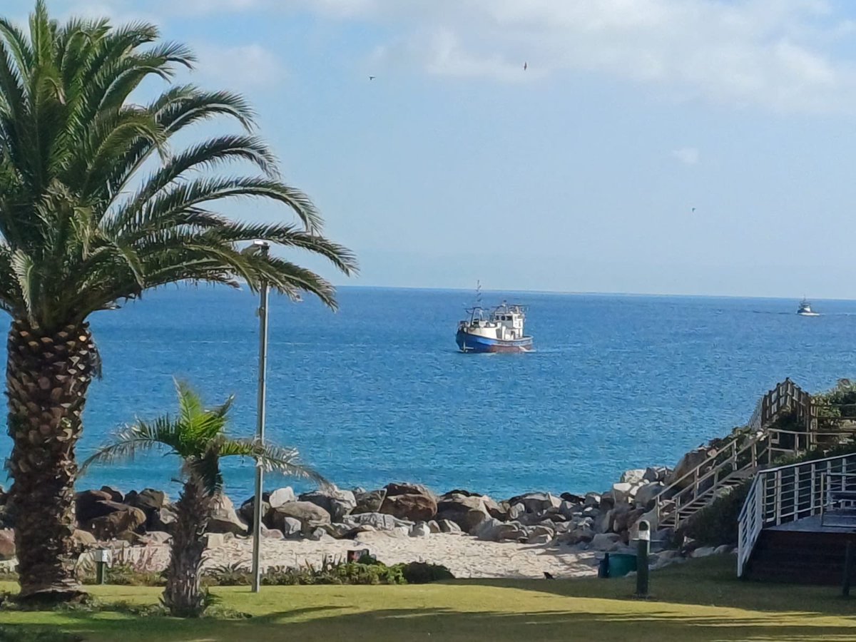 CaptMylo's tweet photo. A friend took a photo of me yesterday in front of port. Going to enjoy some family time later today. Back to the grind stone on Monday. #fiatmining https://t.co/A0zr1bGaXY