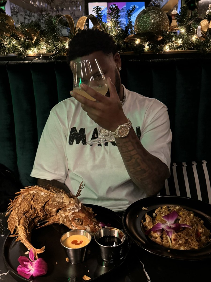 WestGotStacks's tweet photo. Type a guy thats always fly and gon keep me some motion✅ https://t.co/T2THgckMUl