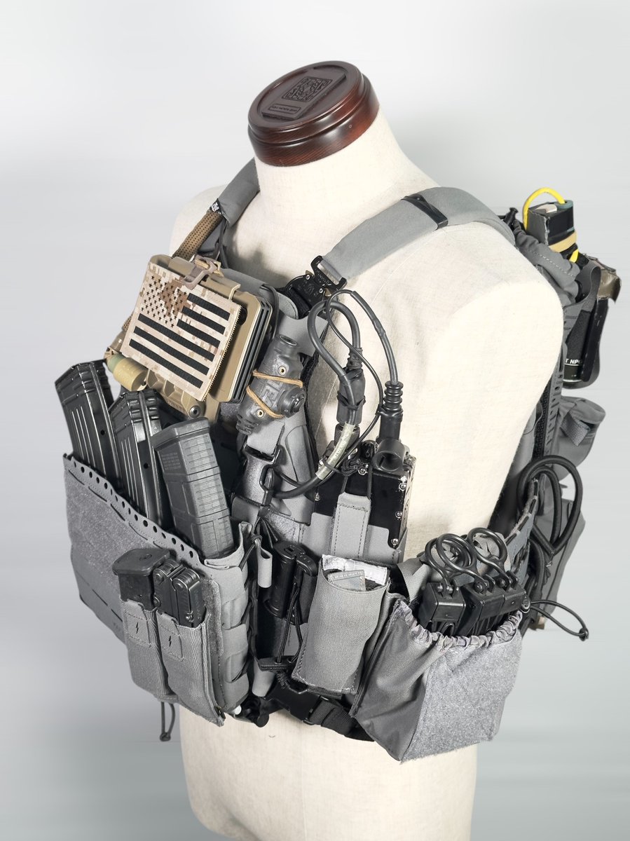 VTG1975's tweet photo. 【 DPC-V2 / WOLF GRAY 】

with AOR1 set up⚡️⚡️⚡️

#volktacticalgear #DPCV2 #worldwide https://t.co/19TD7IsxdM