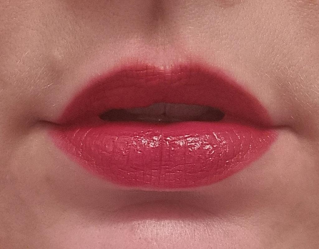 maybeLockUnlock's tweet photo. Red lips 💋🍆🔐 https://t.co/ZIlNfgkz2A