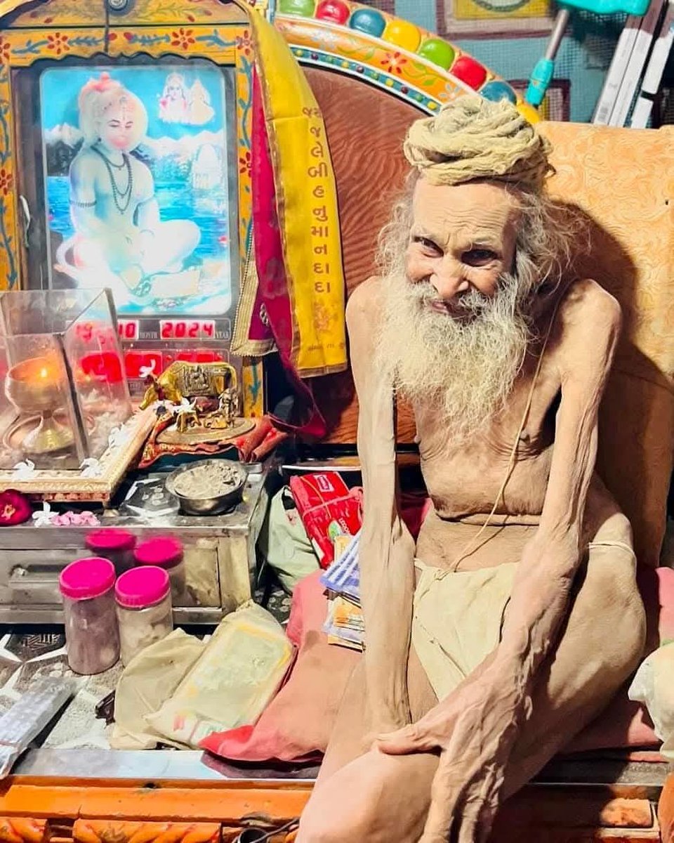 प्रभु श्रीराम के अनन्य भक्त, निमाड़ के दिव्य संत पूज्य श्री सियाराम बाबा जी के प्रभुमिलन का समाचार संत समाज सहित सम्पूर्ण मध्यप्रदेश के लिए अपूरणीय क्षति है।

धर्म साधना एवं मां नर्मदा की सेवा में समर्पित पूज्य बाबा जी ने असंख्य श्रद्धालुओं के जीवन को दिशा दी।

बाबा महाकाल से
