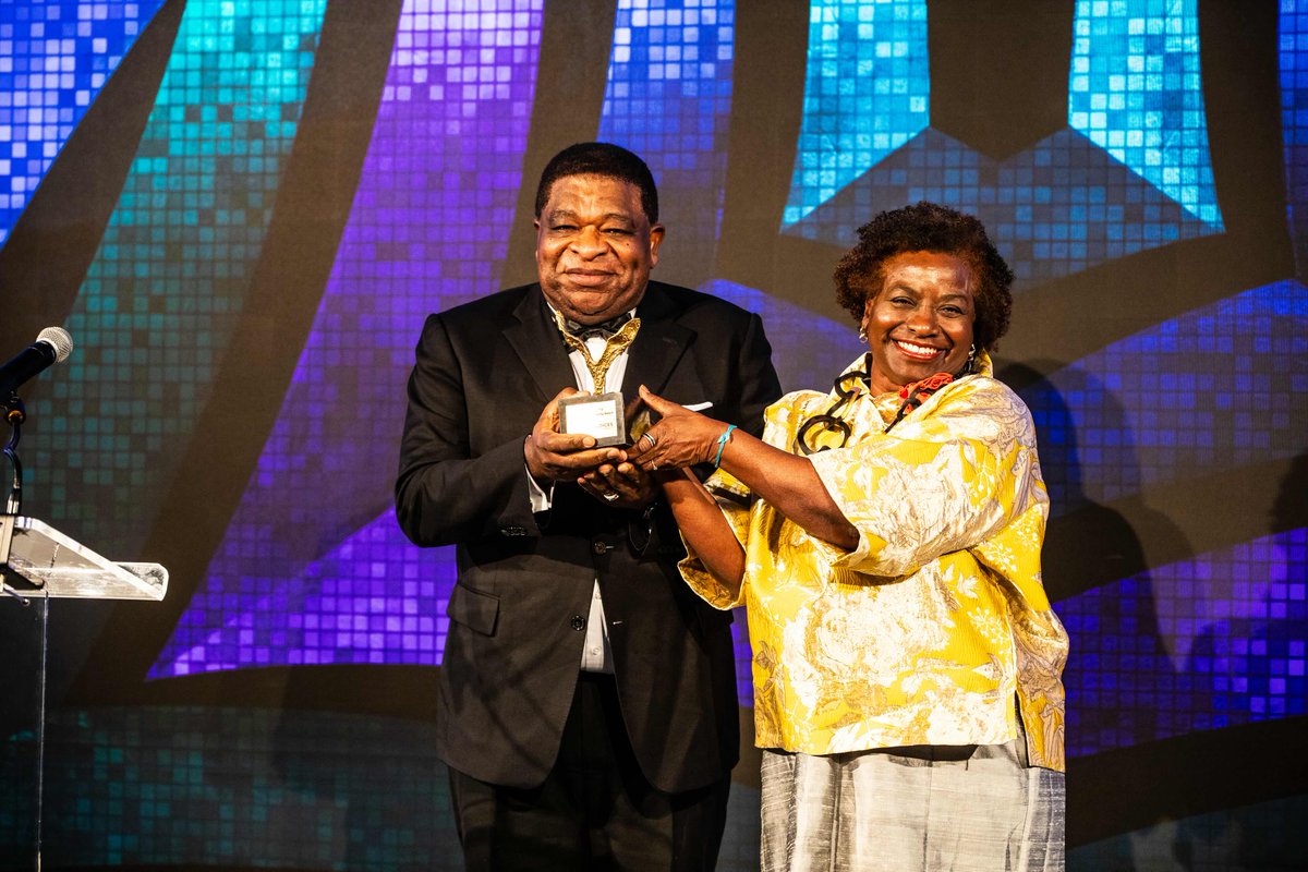 MartinChungong's tweet photo. It was a great honour to receive a 2024 @VitalVoices Solidarity Award at an event hosted this week by Diane von Furstenberg. @DVF

I am proud to be among the community of male advocates of #genderequality.

Read the @IPUParliament press release
@Atayeshe
➡️https://t.co/YKw03WOsqY https://t.co/OhMsEL4NGw