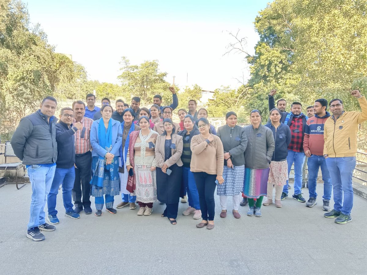 बिजली निगमों के निजीकरण के खिलाफ #जयपुर OPH के कर्मचारी #काली_पट्टी बांध कर विरोध जताते हुए।

#Stop_Privatization_of_Electricity

#बिजली_का_निजीकरण_बंद_करो 

<a href="/BhajanlalBjp/">Bhajanlal Sharma</a> 
<a href="/RajCMO/">CMO Rajasthan</a> 
<a href="/PMOIndia/">PMO India</a> 
<a href="/ml_vikas/">vikas sharma</a> 
<a href="/ashokgehlot51/">Ashok Gehlot</a> 
<a href="/myogiadityanath/">Yogi Adityanath</a>