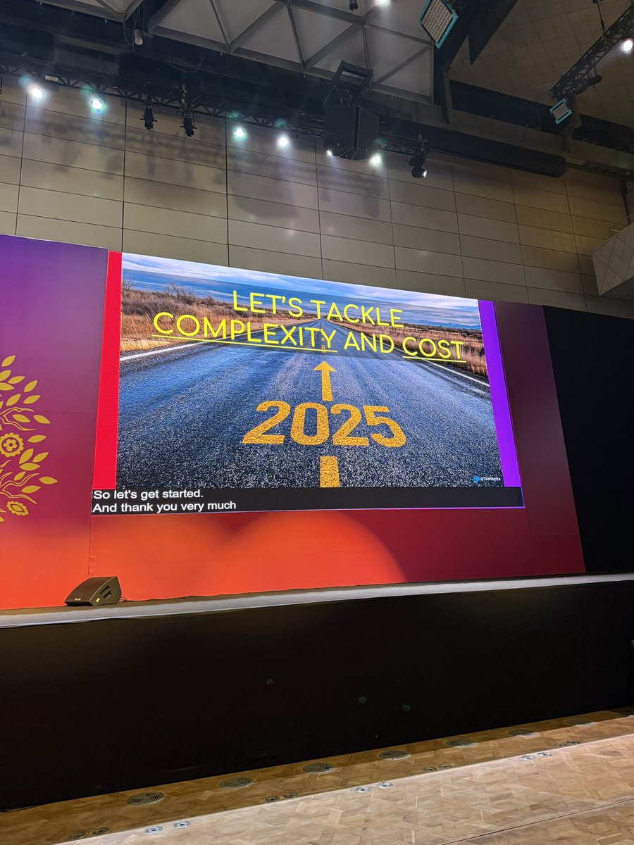 arungupta's tweet photo. Animated keynote by @TheNikhita at #KubeCon on the journey of cloud native and steps ahead https://t.co/mcgyLzWYvJ
