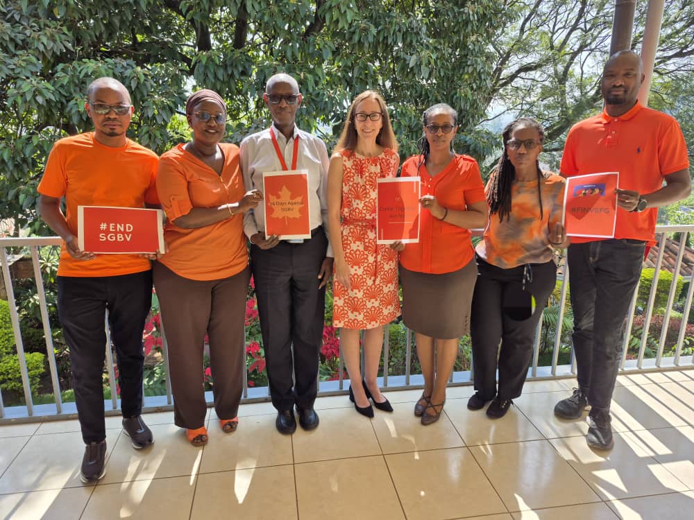 Le Canada au Rwanda et au Burundi (@canadaaurwanda) on Twitter photo Hier a marqué la fin de #16Jours.
Mais notre travail n'est pas terminé.
<a href="/CanadaauRwanda/">Le Canada au Rwanda et au Burundi</a> nous continuons à,
nous unir pour faire entendre notre voix,
soutenir les survivants et collaborer avec les partenaires locaux pour mettre #FinVSF. Hier a marqué la fin de #16Jours.
Mais notre travail n'est pas terminé.
<a href="/CanadaauRwanda/">Le Canada au Rwanda et au Burundi</a> nous continuons à,
nous unir pour faire entendre notre voix,
soutenir les survivants et collaborer avec les partenaires locaux pour mettre #FinVSF.