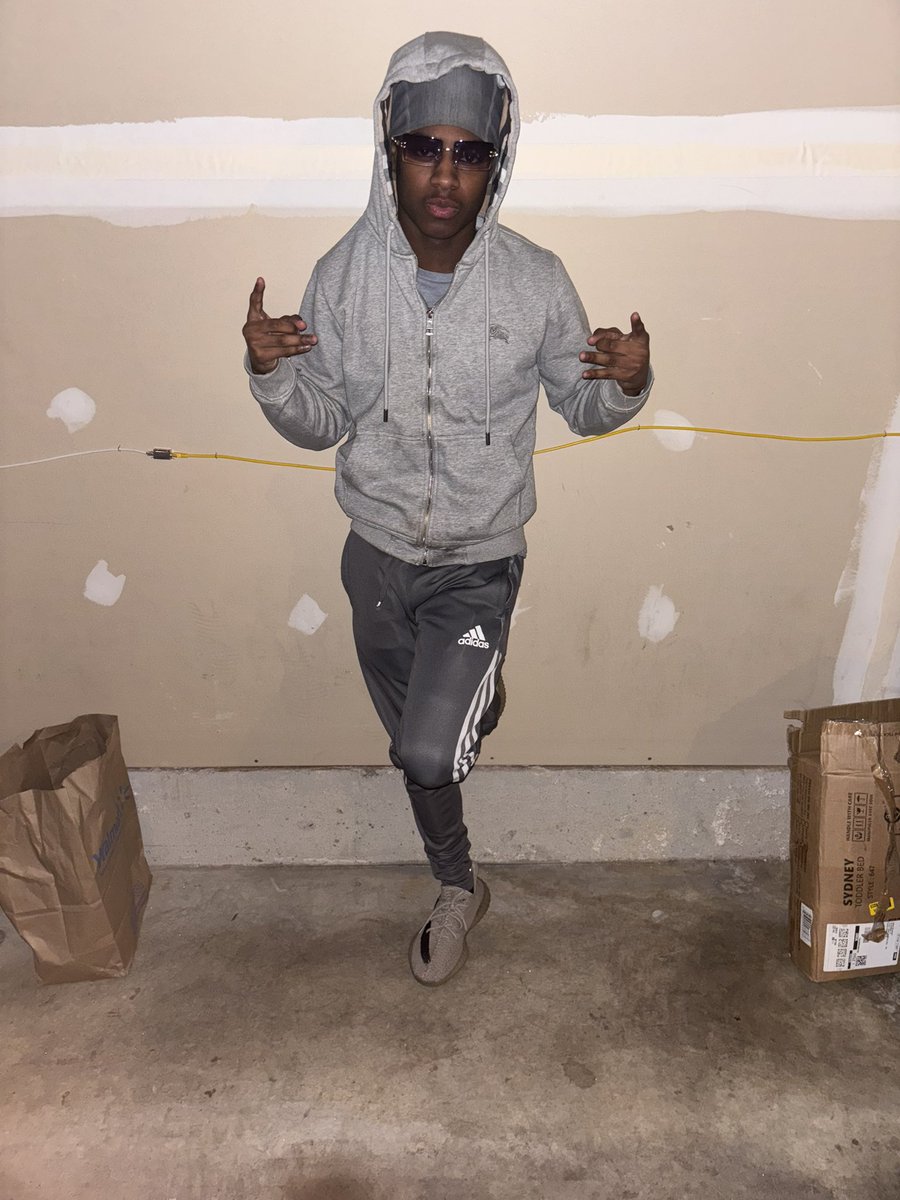 lajerm__'s tweet photo. free me off that box 🔓 https://t.co/GGMX3ZaEcx