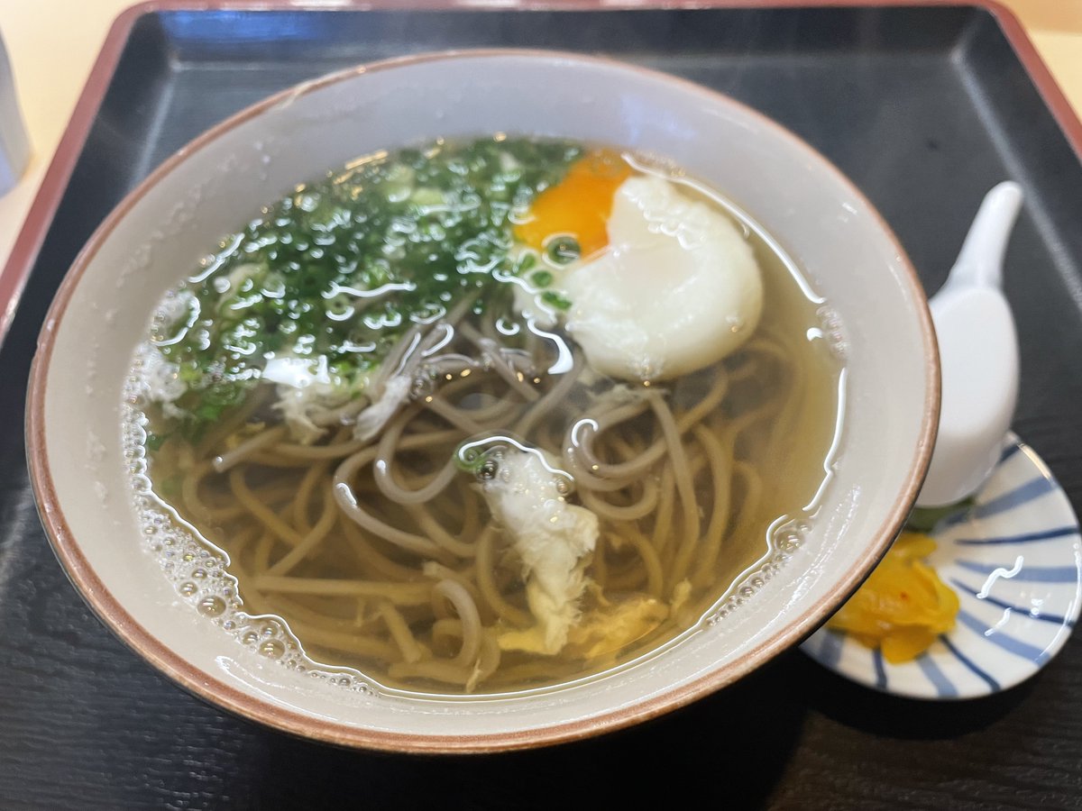 Nanson_3's tweet photo. いつもは素通りしていた みやこ家 さん。。。
おそばが食べたくてふらっとお邪魔しました🍜

つゆはお出汁の香りがとっても良くて、
少々塩っけが強め🧂

おそばと一緒にいただくとちょうどいい塩梅で
美味しくいただきました～！

ごちそうさまです😋

📍宮崎県日向市幸脇３６７−１

#日向ランチ https://t.co/oEiCQS42C0