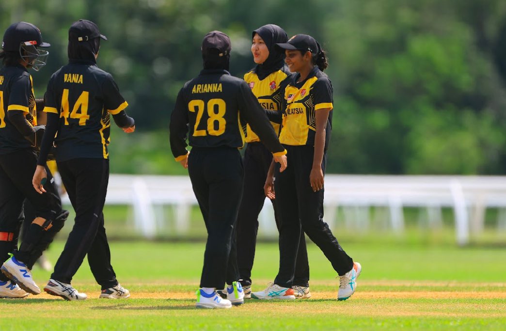 🇳🇦 Namibia win by 27 and seal the series

🇲🇾 74/10 (19.3) in response to Namibia’s 101

Congrats to the visitors BUT tomorrow is our chance to get one back! Special mention to Dania Syuhada for top-scoring with 26 👏 

#MASvNAM #cricket #womenscricket