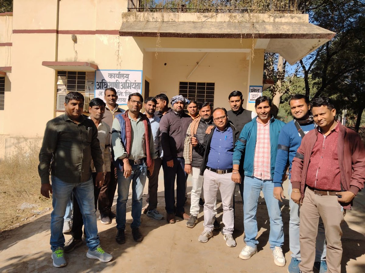 बिजली निगमों के निजीकरण के खिलाफ #सिकराय के कर्मचारी #काली_पट्टी बांध कर विरोध जताते हुए।
#Stop_Privatization_of_Electricity

#बिजली_का_निजीकरण_बंद_करो 

<a href="/BhajanlalBjp/">Bhajanlal Sharma</a> 
<a href="/RajCMO/">CMO Rajasthan</a> 
<a href="/PMOIndia/">PMO India</a> 
<a href="/ml_vikas/">vikas sharma</a> 
<a href="/ashokgehlot51/">Ashok Gehlot</a> 
<a href="/myogiadityanath/">Yogi Adityanath</a>