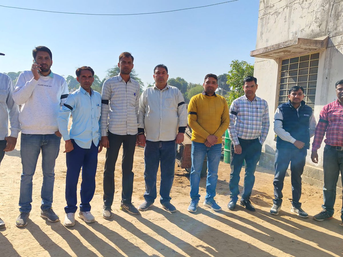 KumarMawaliya's tweet photo. #stop_Privatizion_of_Electricity

@CMO Rajasthan
@Hlnagar
@alokrajenergy
@artizzzz
@1stindianewz 
@zeeNews https://t.co/w9YuHSt7SS