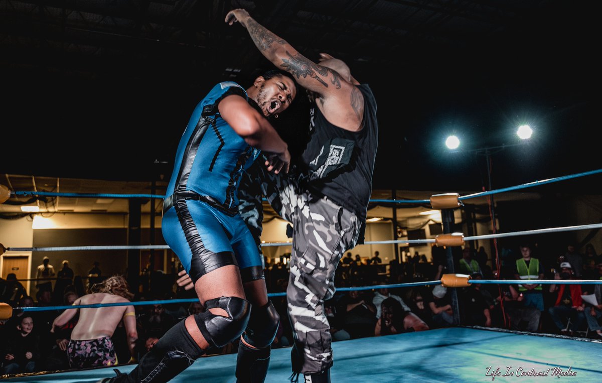 PPWPower's tweet photo. 🎅🎁 Christmas is coming early... but only if YOU make it happen! If this post hits 40 LIKES, we’ll unwrap the Pure Pro Wrestling: Christmas Clash card EARLY. Let’s see that holiday spirit, #Flint fans! 🎄✨

#prowrestling #michigan #wrestling https://t.co/Y2fklWtsDX