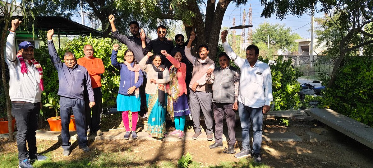 BabluChandela's tweet photo. Aen ब्यावर 
निजीकरण बर्दाश्त नहीं

#Stop_Privatization_of_Electricity

#बिजली_का_निजीकरण_बंद_करो 

#Stop_Privatization_of_Electricity

#बिजली_का_निजीकरण_बंद_करो
@BhajanlalBjp @imHimmatsinghG1 @PrthveerajG @KeshavKumarVyas https://t.co/9syR4H4JZ3