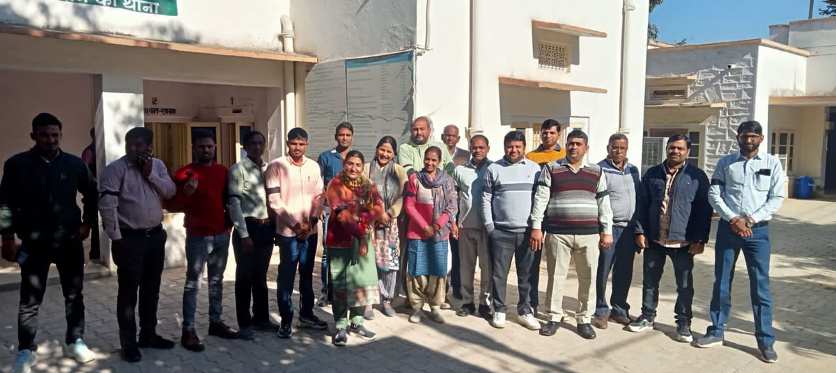 Stop privatisation of vidyut discoms
नीमकाथाना (o&amp;m) द्वारा काली पट्टी बांधकर विरोध प्रदर्शन