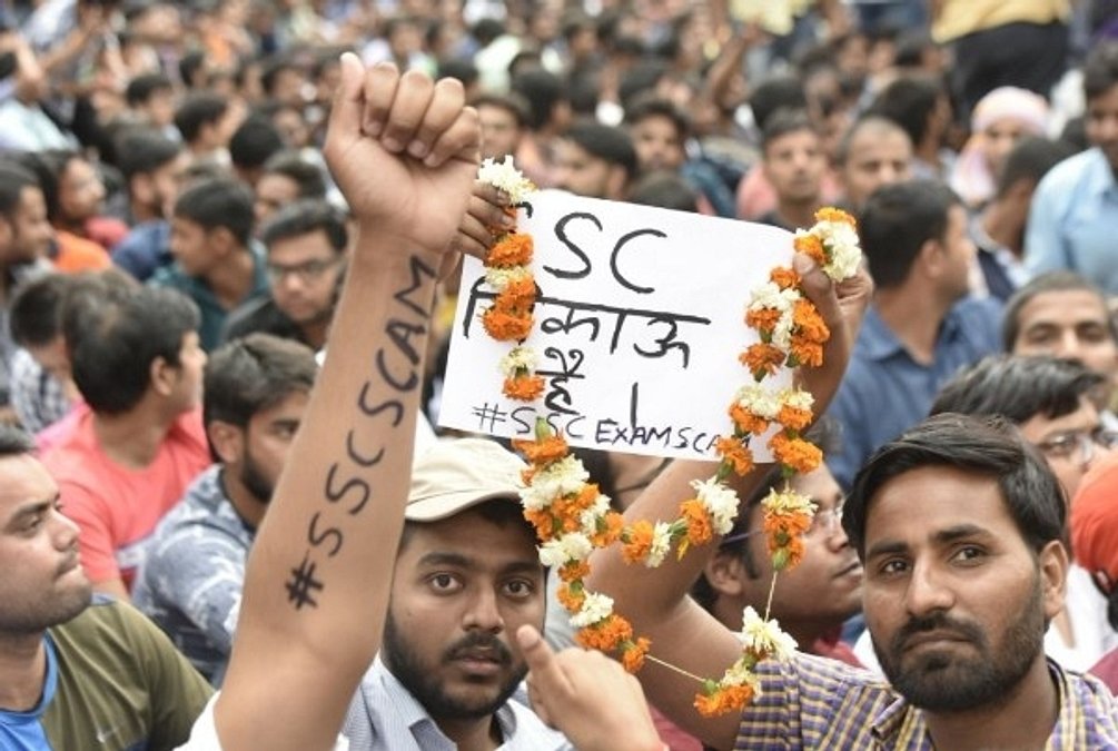 vicky_sharma___'s tweet photo. #SSC_JAWAB_DO
इतने प्रदर्शन के बाद भी SSC आखिर क्यों चुप्पी साधे हुए है?😡
SSC : Slow Service Commision 🔁

           🔁tweet retweet 🔁 https://t.co/AHfctOyFYX