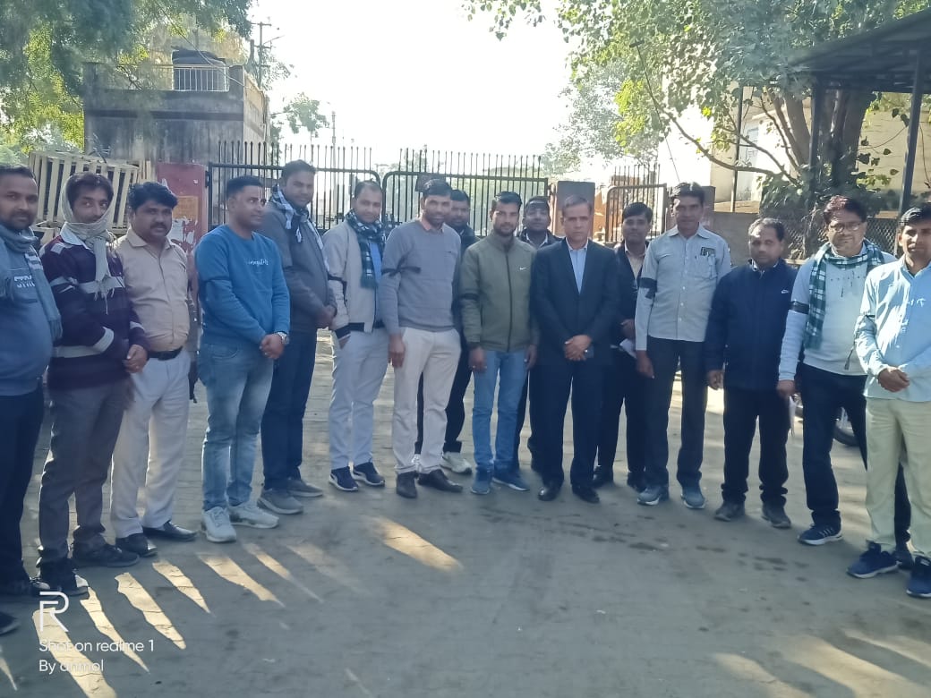 #stop_Privatizion_of_Electricity हम बिजली के निजीकरण का विरोध करते हैं। हमारी मांग है कि सरकार जनहित में निर्णय ले।
<a href="/RajCMO/">CMO Rajasthan</a>
<a href="/Hlnagar/">Heeralal Nagar</a> @alokrajenergy
<a href="/artizzzz/">Arti Dogra</a> <a href="/1stIndiaNews/">First India News</a>
<a href="/zeeNews/">Zee News</a> <a href="/SachBedhadak/">Sach Bedhadak</a>
<a href="/rpbreakingnews/">Rajasthan Patrika</a>
<a href="/dainikbhaskar/">Dainik Bhaskar</a>
#stop_Privatizion_of_Electricity