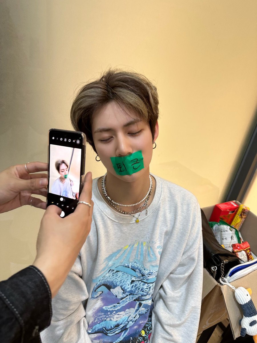 [#카엘]
그래 이안아 생일 축하하고 오늘은 빨리 퇴근 할 수 있길 바랄게ㅋㅋㅋㅋㅋㅋㅋㅋㅋㅋㅋ 너도 선물 기대해 사랑해 항상 고맙구나~

#루네이트 #LUN8 
#사랑둥이_이안아_생일축하해
#OurWatermelonBoy_HappyIanDay