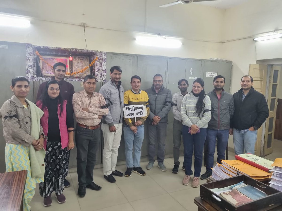 बिजली निगमों के निजीकरण के खिलाफ ZCE जयपुर शहर के कर्मचारी #काली_पट्टी बांध कर विरोध जताते हुए।
#Stop_Privatization_of_Electricity

#बिजली_का_निजीकरण_बंद_करो 

<a href="/BhajanlalBjp/">Bhajanlal Sharma</a> 
<a href="/RajCMO/">CMO Rajasthan</a> 
<a href="/PMOIndia/">PMO India</a> 
<a href="/ml_vikas/">vikas sharma</a> 
<a href="/ashokgehlot51/">Ashok Gehlot</a> 
<a href="/myogiadityanath/">Yogi Adityanath</a>