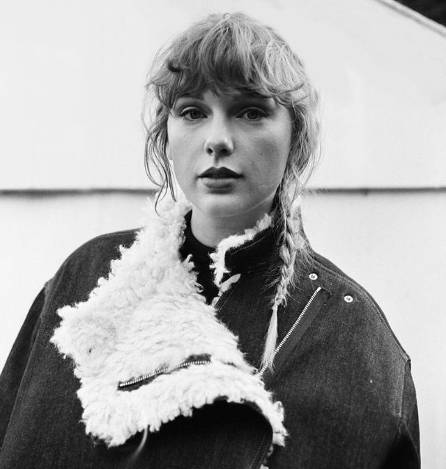 swiftinspires's tweet photo. four years ago today, Taylor Swift released folklore’s sister album, evermore 🤎 https://t.co/UlWdqbNwZn