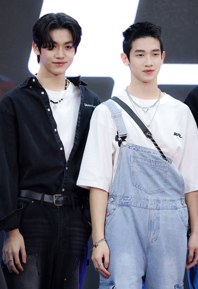 woopmag's tweet photo. แอลม่อน-โปรเกรส-เชน-สกาย” รวมทีม “Lovesick 2024” เปิดตัวแบรนด์ BUCK OFF ในงาน “Robinson BUCKOFF Present Lovesick 2024”
https://t.co/2t9QN9aBHc
 
LOVESICK X BUCK OFF
#BUCKOFFxLovesick2024
#BEYOUNOTTHEM
#Almondbabybigboy 
#ProgressPassawish
#shane_tnp #SkyPhasit
#LoveSick2024 https://t.co/mjupui7epr