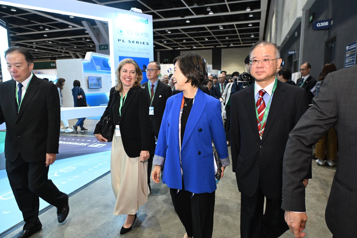 LTExpo_HongKong's tweet photo. 📷 Unlock Educational Excellence: LTE 2024 is Open Today until 13 Dec, Fri at @HKCEC 📷

We were honoured to have Dr. Christine Choi Yuk Lin, JP, Secretary for Education of the HKSAR Government, officiate the event alongside other esteemed guests. 
Join us https://t.co/A1ofdFMSLH https://t.co/rqQ8IkJu4l