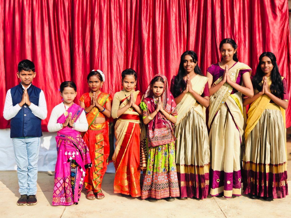 KVHazaribagh's tweet image. Bhartiya Bhasha Utsav &quot;Unity in Diversity through Indian Language&quot;
@narendramodi 
@PMOIndia 
@dpradhanbjp 
@KVS_HQ
@KendriyaRanchi 
@EduMinOfIndia
#BhashaUtsav2024
#UnityThroughLanguages