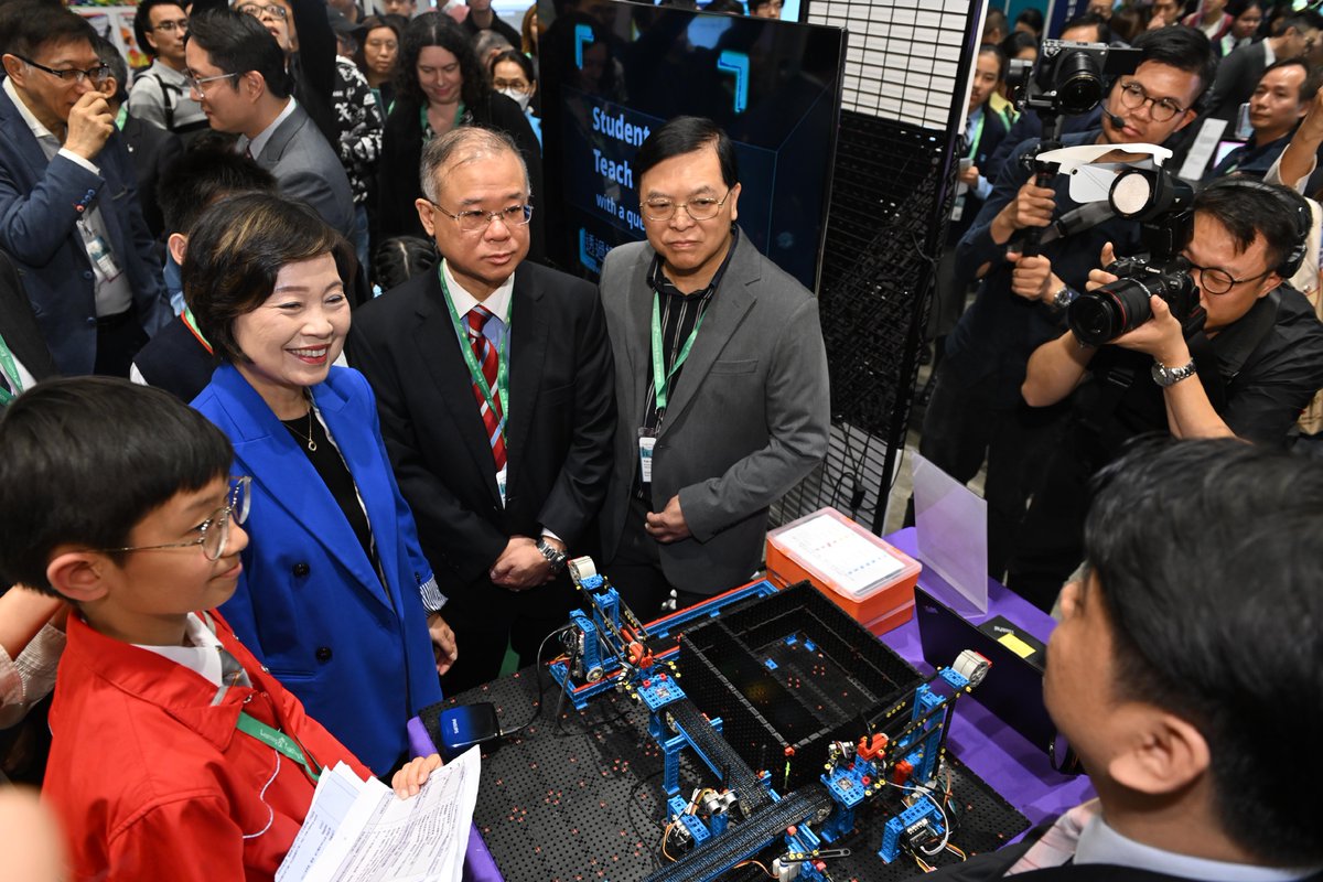 LTExpo_HongKong's tweet photo. 📷 Unlock Educational Excellence: LTE 2024 is Open Today until 13 Dec, Fri at @HKCEC 📷

We were honoured to have Dr. Christine Choi Yuk Lin, JP, Secretary for Education of the HKSAR Government, officiate the event alongside other esteemed guests. 
Join us https://t.co/A1ofdFMSLH https://t.co/rqQ8IkJu4l