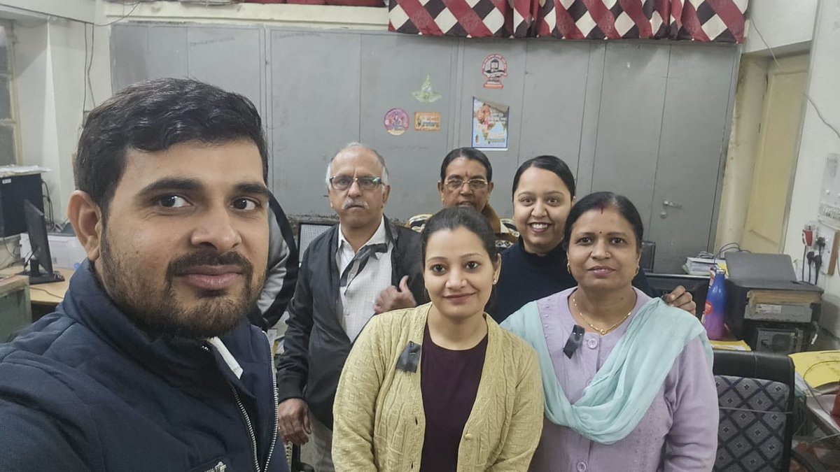 बिजली निगमों के निजीकरण के खिलाफ #जयपुर  के कर्मचारी और अधिकारीयों ने #काली_पट्टी बांध कर विरोध जताते हुए।
#Stop_Privatization_of_Electricity

#बिजली_का_निजीकरण_बंद_करो 

<a href="/BhajanlalBjp/">Bhajanlal Sharma</a> 
<a href="/RajCMO/">CMO Rajasthan</a> 
<a href="/PMOIndia/">PMO India</a> 
<a href="/ml_vikas/">vikas sharma</a> 
<a href="/ashokgehlot51/">Ashok Gehlot</a> 
<a href="/myogiadityanath/">Yogi Adityanath</a>