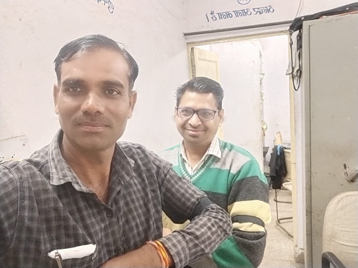 बिजली निगमों के निजीकरण के खिलाफ #विद्युत_कर्मचारियों ने जिला प्रतापगढ़ के कर्मचारी #काली_पट्टी बांध कर विरोध जताते हुए।
#Stop_Privatization_of_Electricity

#बिजली_का_निजीकरण_बंद_करो 
<a href="/hlnagar/">Heeralal Nagar</a>
<a href="/BhajanlalBjp/">Bhajanlal Sharma</a> 
<a href="/RajCMO/">CMO Rajasthan</a> 
<a href="/PMOIndia/">PMO India</a> 
<a href="/mohangurjarm/">Mohan Gurjar</a>
<a href="/ashokgehlot51/">Ashok Gehlot</a>